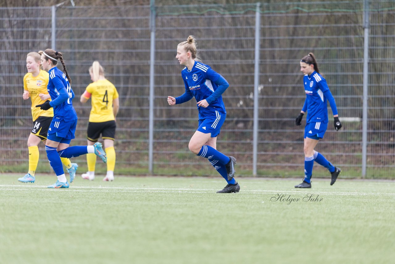 Bild 108 - F SSC Hagen Ahrensburg - SV Frisia Risum-Lindholm : Ergebnis: 1:2